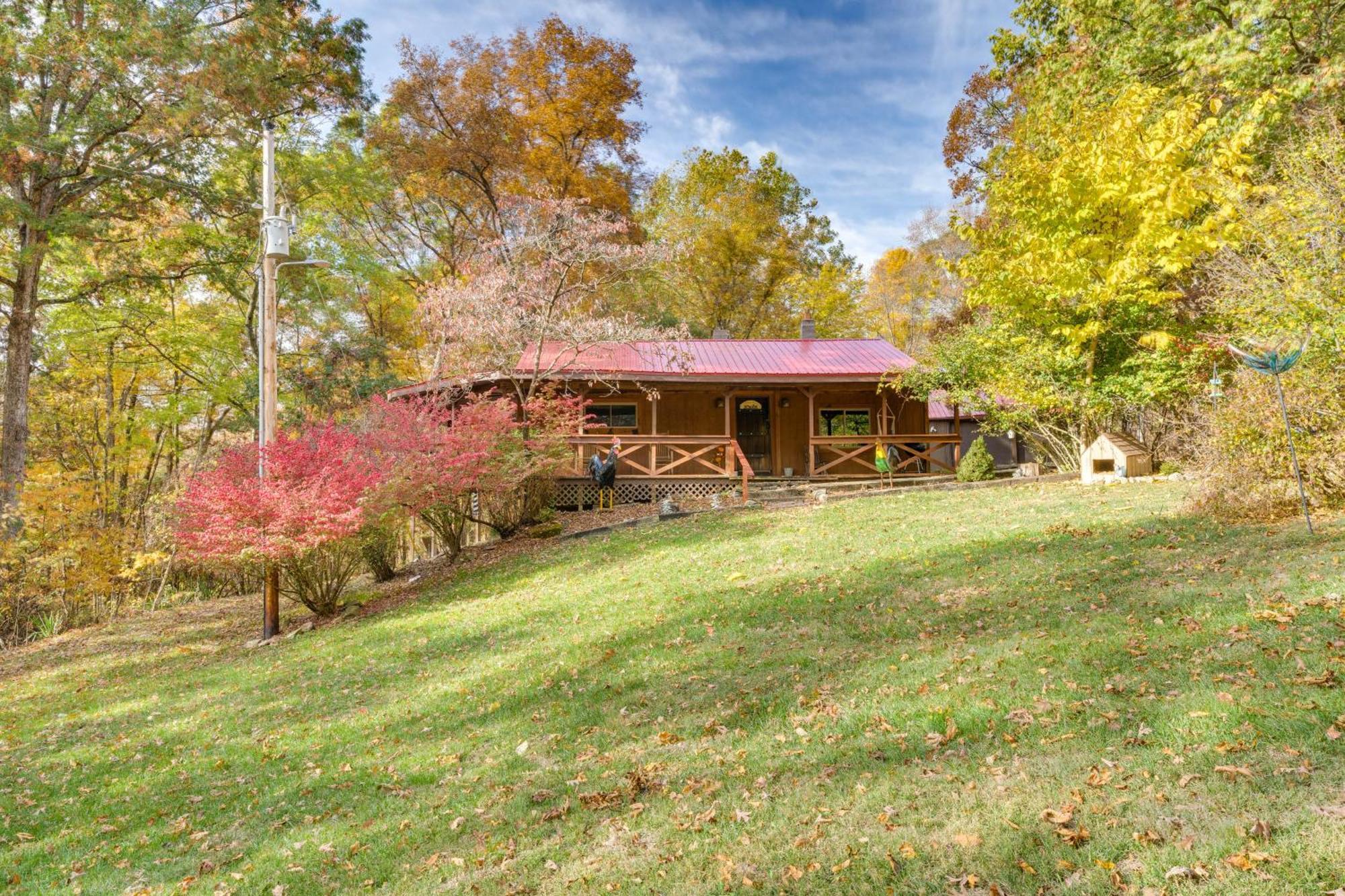 Вилла French Lick Getaway With Deck, Grill And Fire Pit! Экстерьер фото